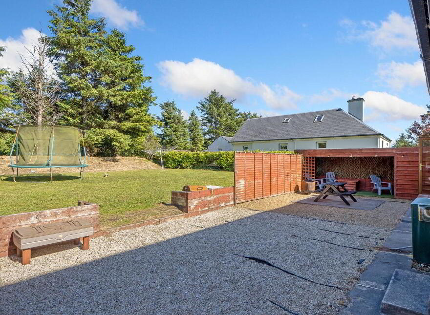 Westport Road, Clifden, H71V242