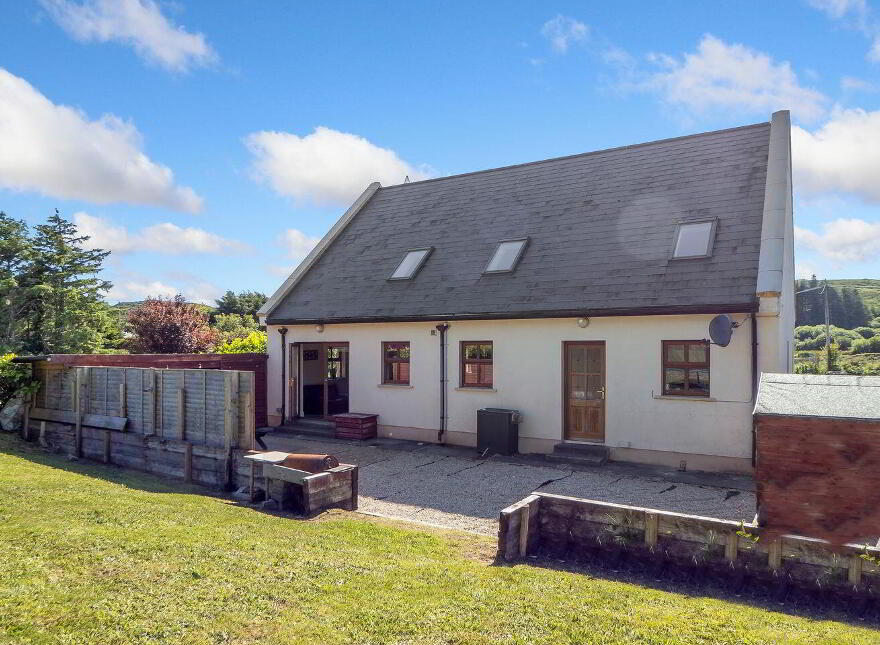 Westport Road, Clifden, H71V242