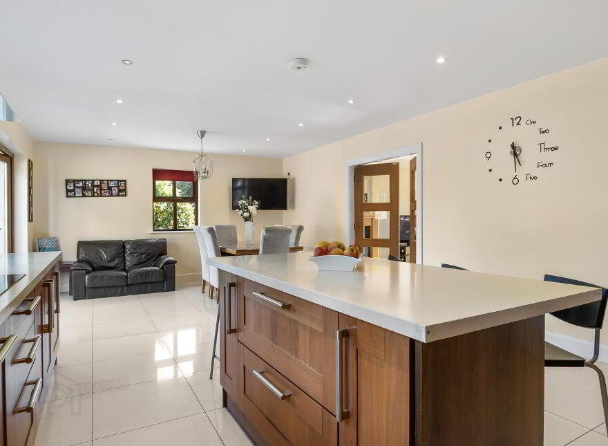 Westport Road, Clifden, H71V242