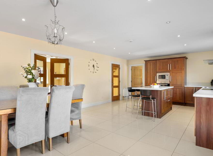 Westport Road, Clifden, H71V242