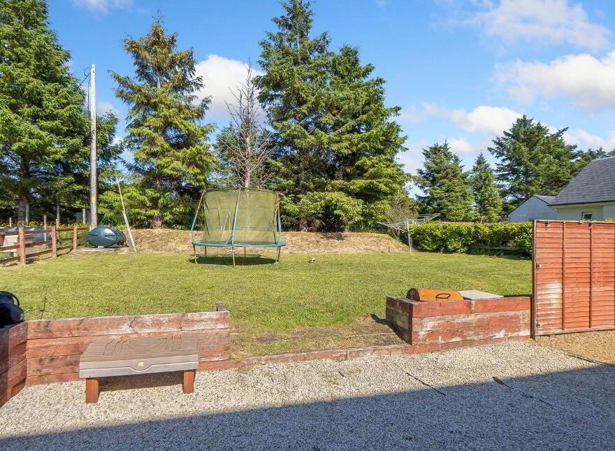 Westport Road, Clifden, H71V242