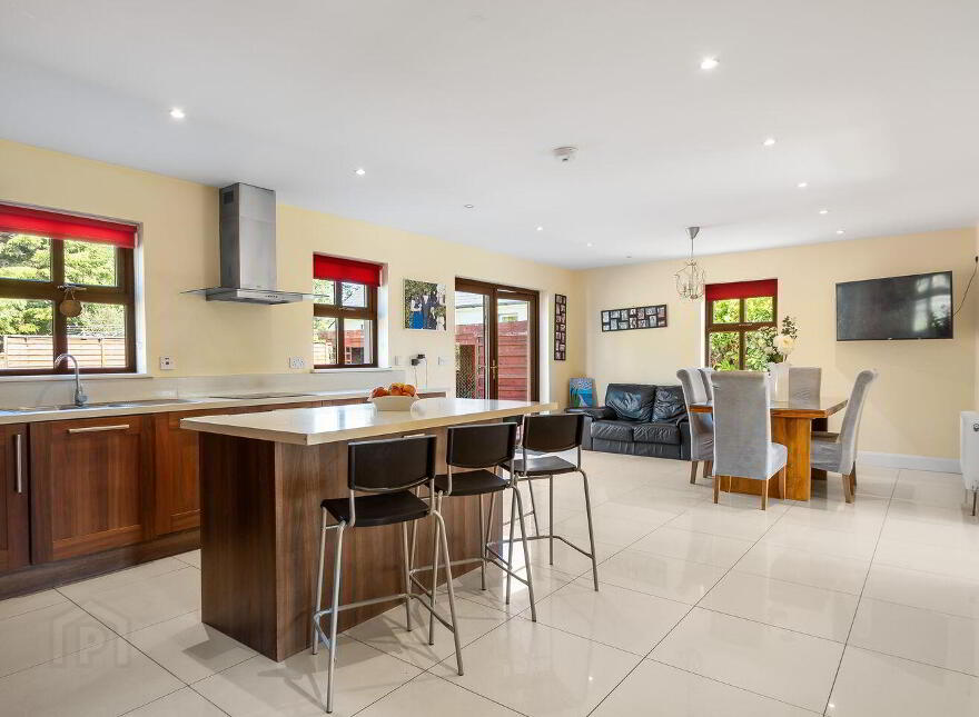 Westport Road, Clifden, H71V242
