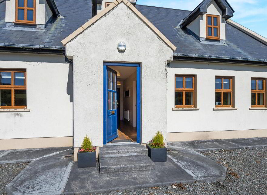 Westport Road, Clifden, H71V242