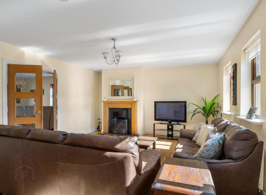Westport Road, Clifden, H71V242