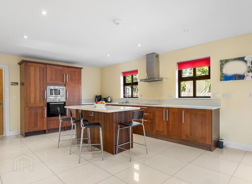 Westport Road, Clifden, H71V242