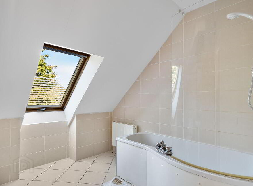 Westport Road, Clifden, H71V242