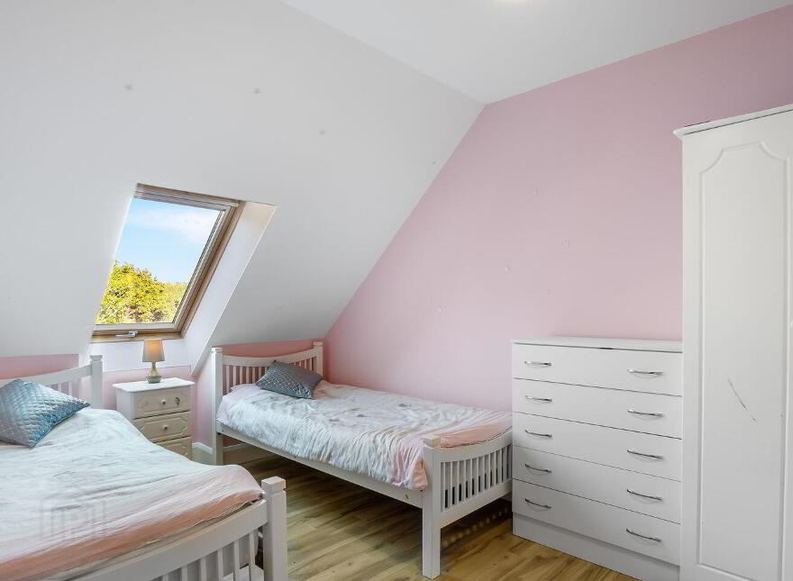 Westport Road, Clifden, H71V242