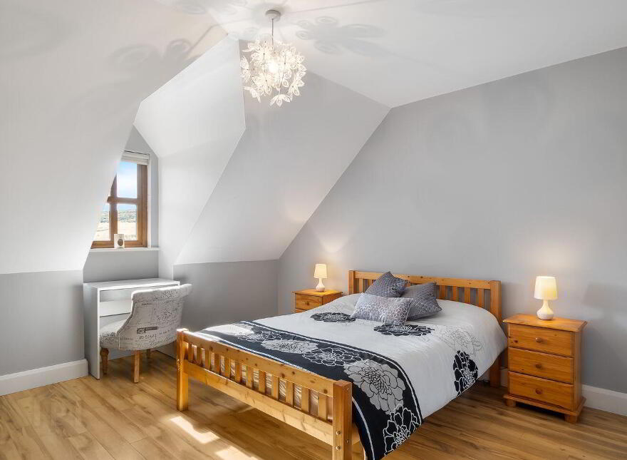 Westport Road, Clifden, H71V242