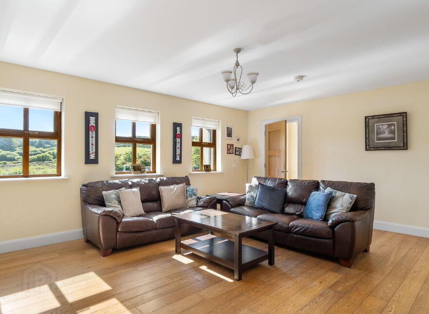 Westport Road, Clifden, H71V242