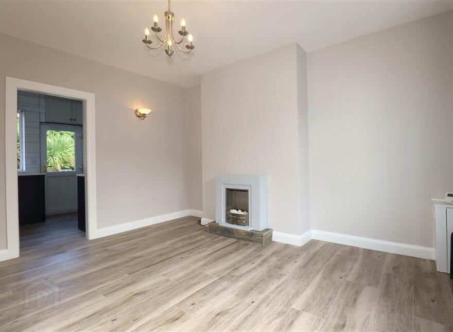 2 Garvey Terrace, Low Road, Lisburn, BT27 4TW