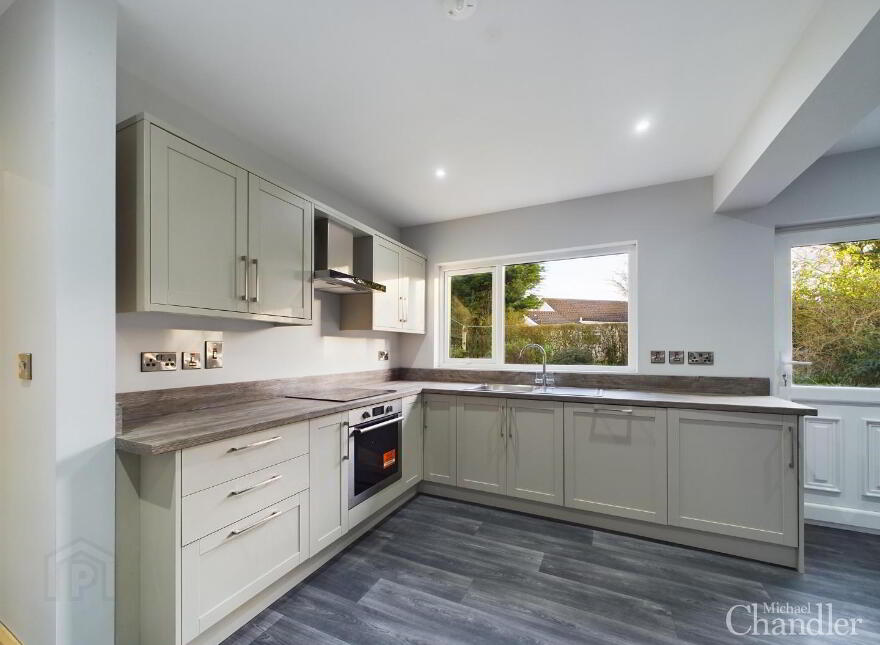 4 Queenside, Carryduff, Belfast, BT8 8NS