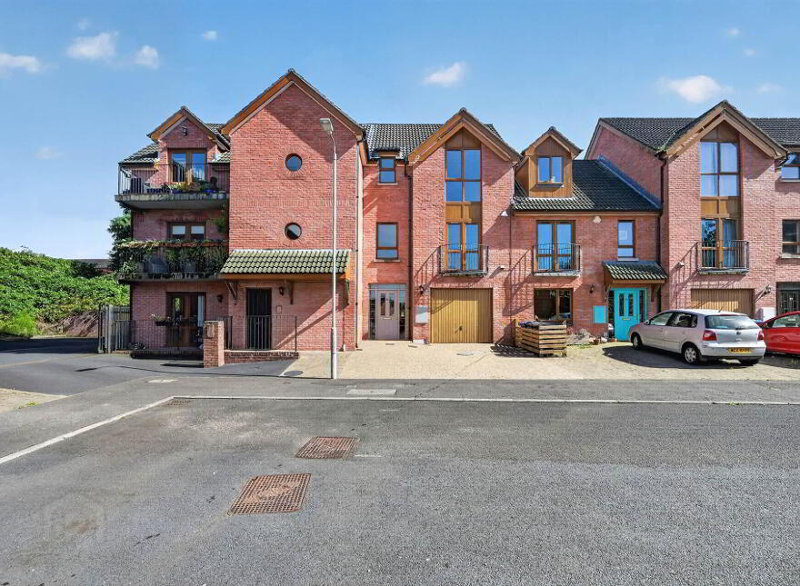 25 Annadale Square, Belfast, BT7 3LT