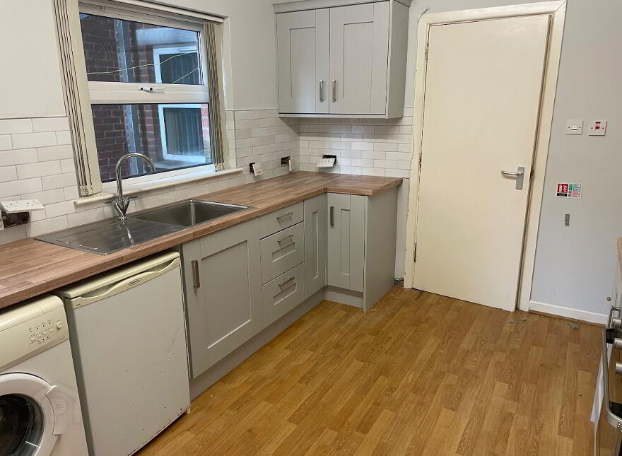 102 Malone Ave, Belfast, BT9 6ES