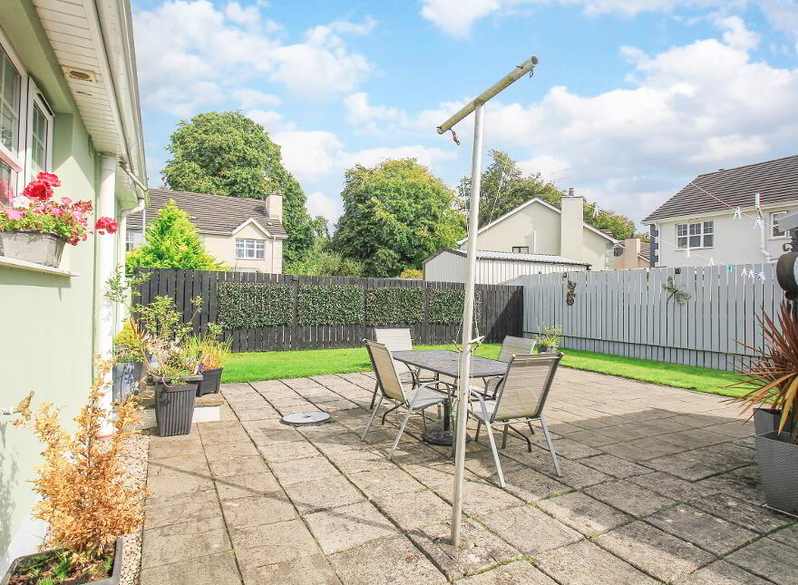 45 Wheatfield, Muff, F93X338