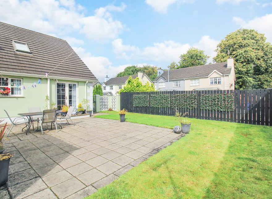 45 Wheatfield, Muff, F93X338