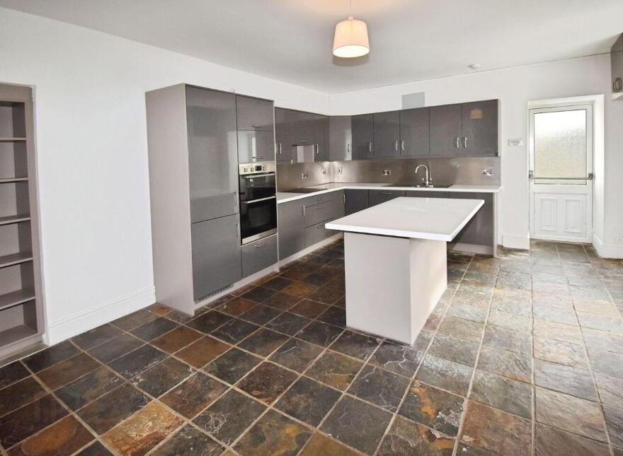 Wavecrest, Main Street, Whitegate, P25K6C8