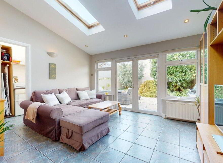 934 Sarto Lawn, Sutton, Sutton, D13NC89