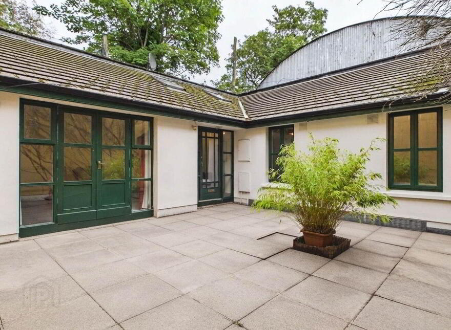 12 Cathedral Close, Tullow Street, Carlow Town, R93W263