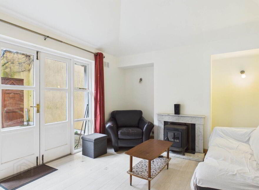 12 Cathedral Close, Tullow Street, Carlow Town, R93W263