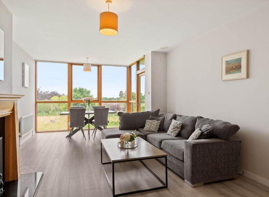 82 The Atrium, Roebuck Hill Apartments, Clonskeagh, Clonskeagh, D14V210