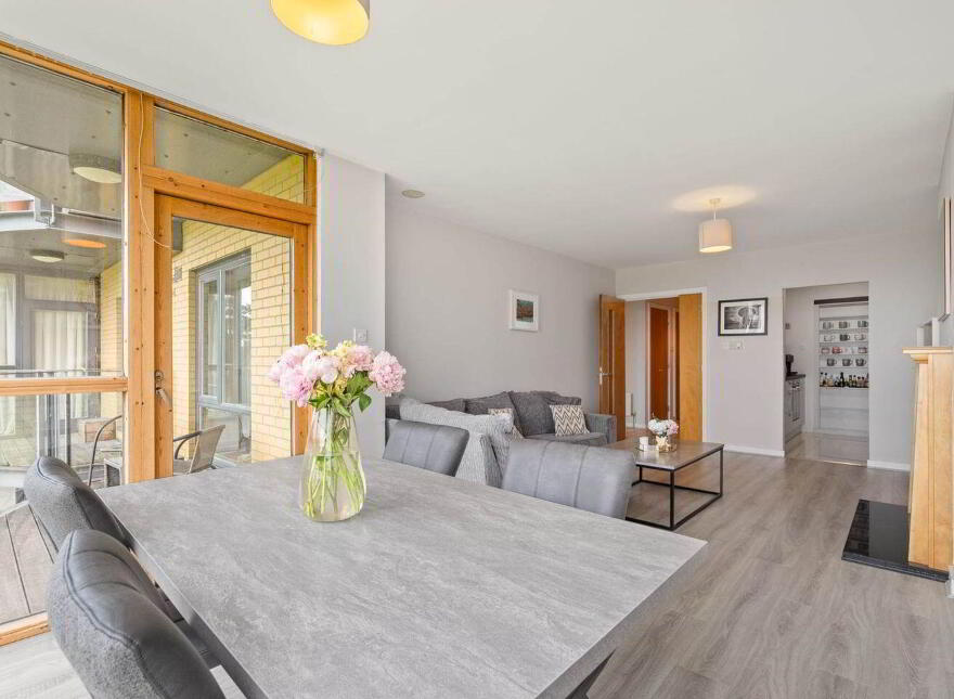 82 The Atrium, Roebuck Hill Apartments, Clonskeagh, Clonskeagh, D14V210