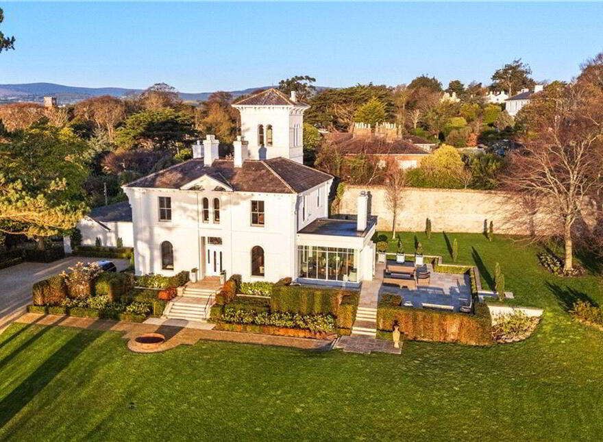 Mentone, Marino Avenue East, Killiney, A96FW42