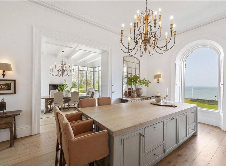 Mentone, Marino Avenue East, Killiney, A96FW42