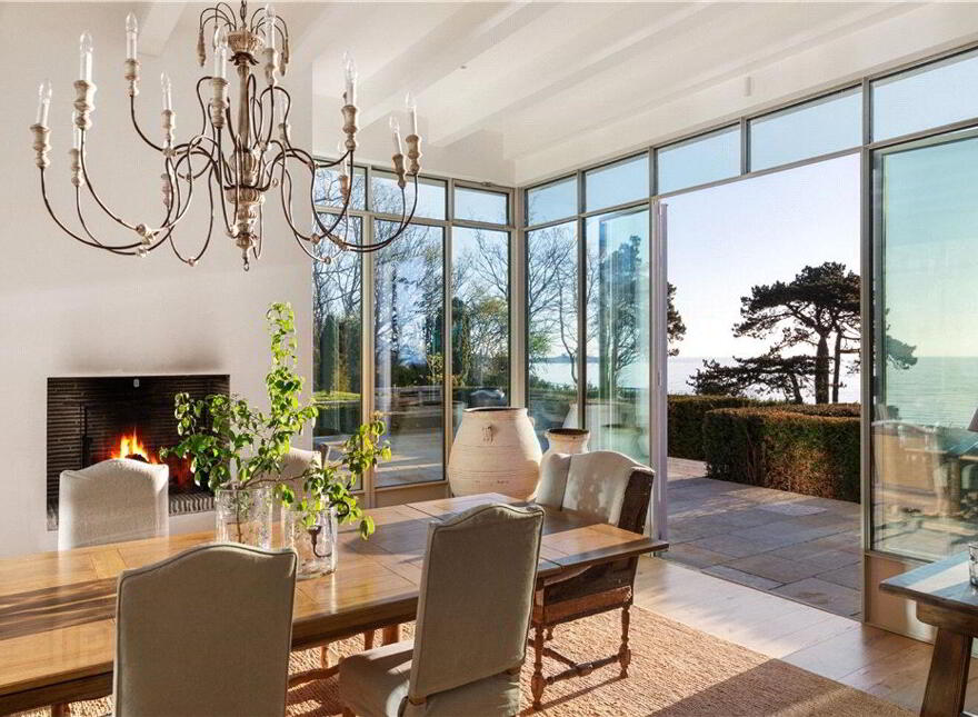 Mentone, Marino Avenue East, Killiney, A96FW42