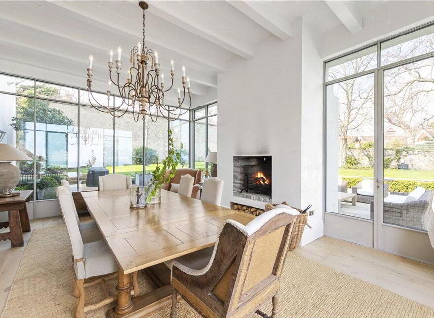 Mentone, Marino Avenue East, Killiney, A96FW42