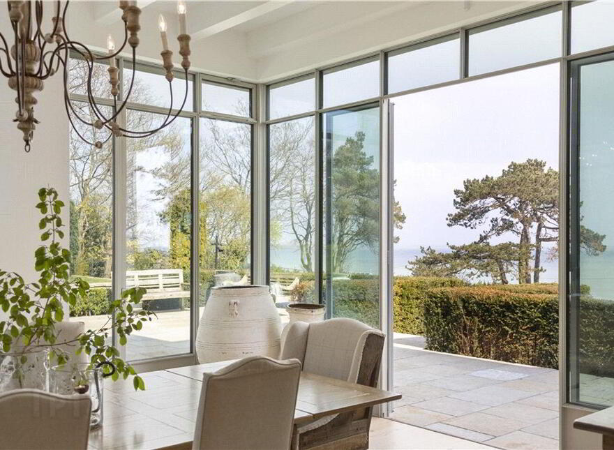 Mentone, Marino Avenue East, Killiney, A96FW42