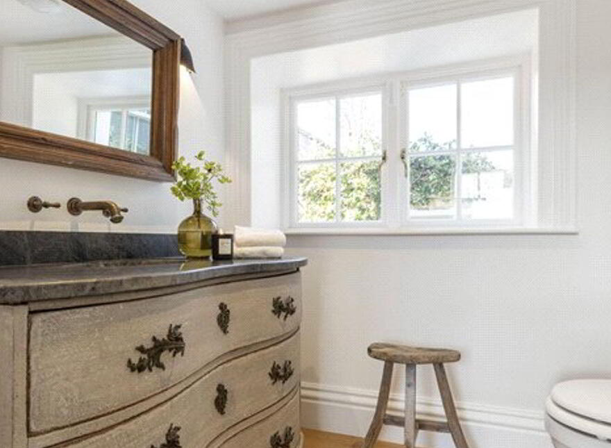 Mentone, Marino Avenue East, Killiney, A96FW42