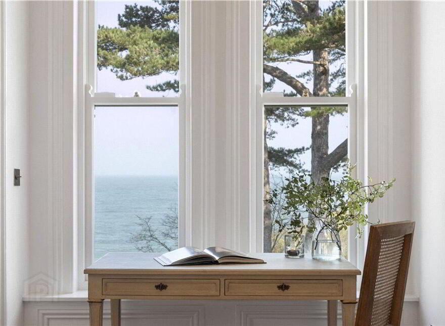 Mentone, Marino Avenue East, Killiney, A96FW42