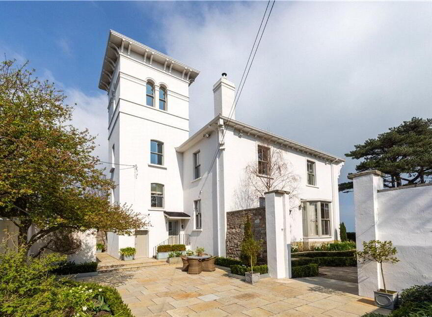 Mentone, Marino Avenue East, Killiney, A96FW42