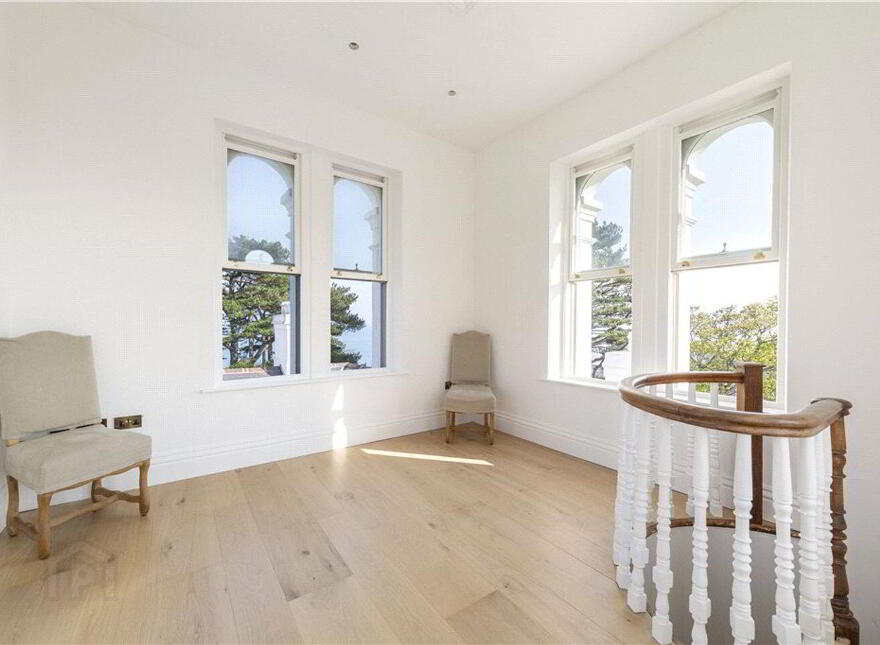 Mentone, Marino Avenue East, Killiney, A96FW42