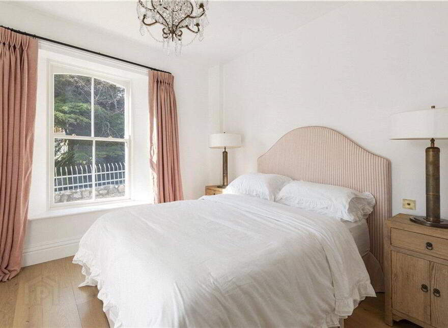 Mentone, Marino Avenue East, Killiney, A96FW42