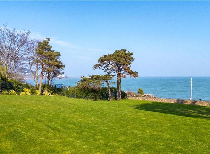 Mentone, Marino Avenue East, Killiney, A96FW42