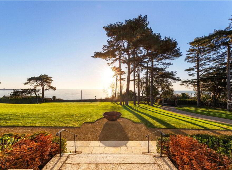 Mentone, Marino Avenue East, Killiney, A96FW42