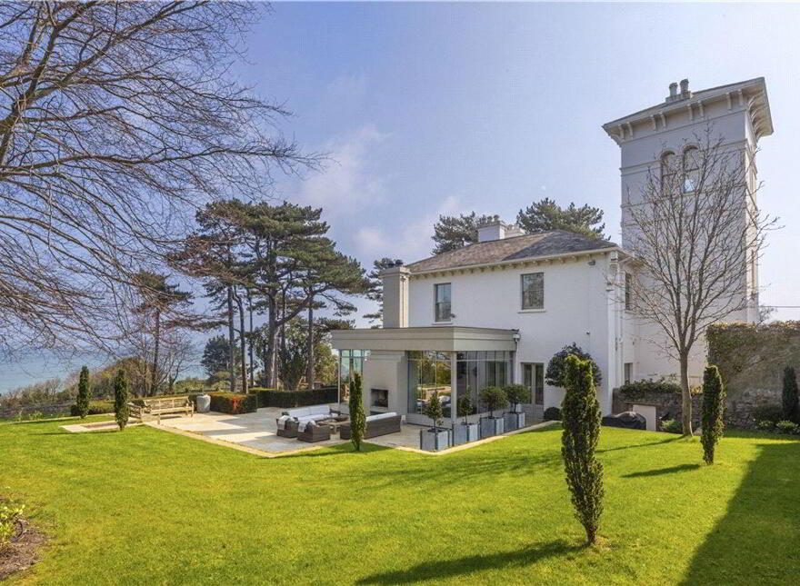 Mentone, Marino Avenue East, Killiney, A96FW42