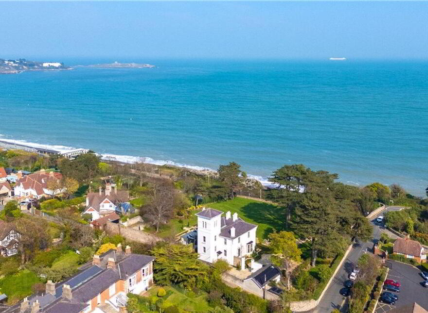 Mentone, Marino Avenue East, Killiney, A96FW42