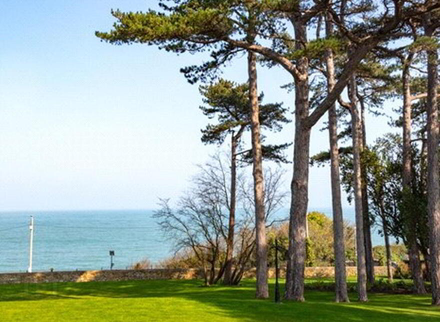 Mentone, Marino Avenue East, Killiney, A96FW42
