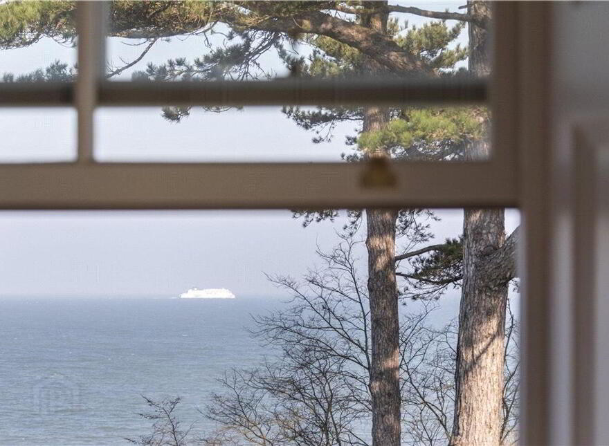 Mentone, Marino Avenue East, Killiney, A96FW42