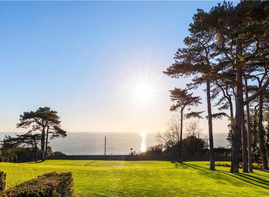 Mentone, Marino Avenue East, Killiney, A96FW42