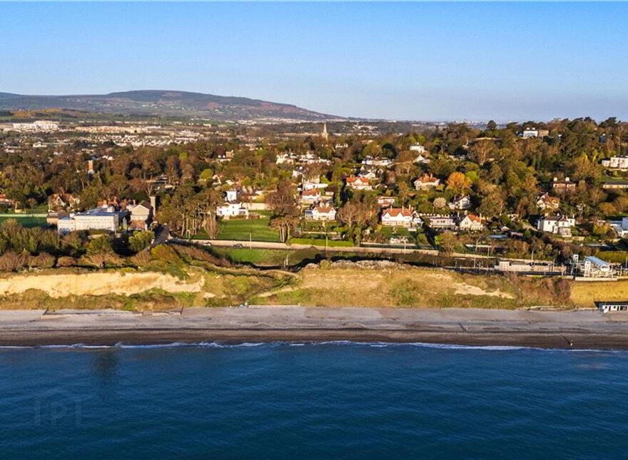 Mentone, Marino Avenue East, Killiney, A96FW42