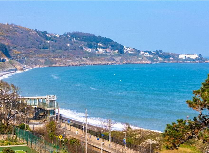Mentone, Marino Avenue East, Killiney, A96FW42