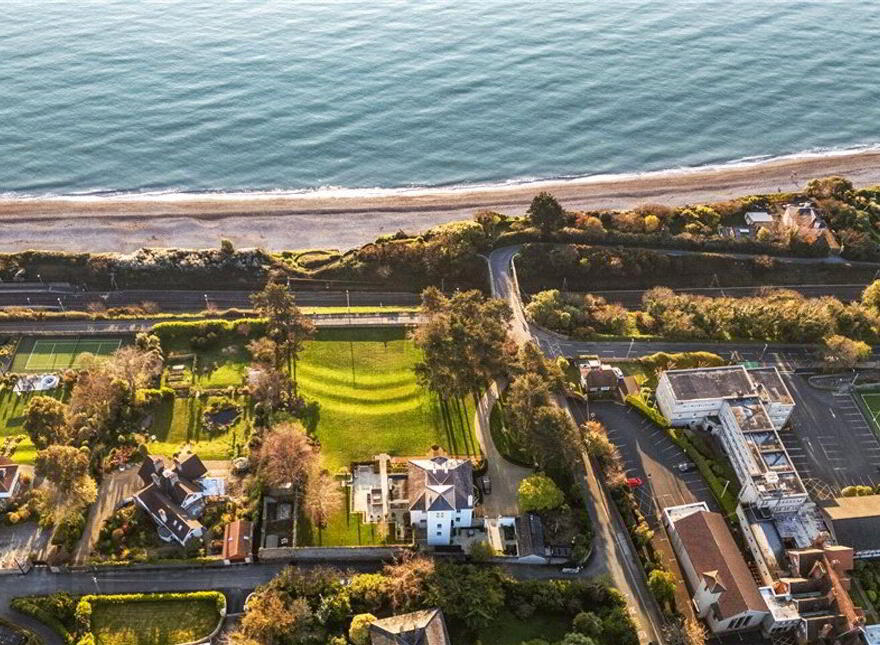 Mentone, Marino Avenue East, Killiney, A96FW42
