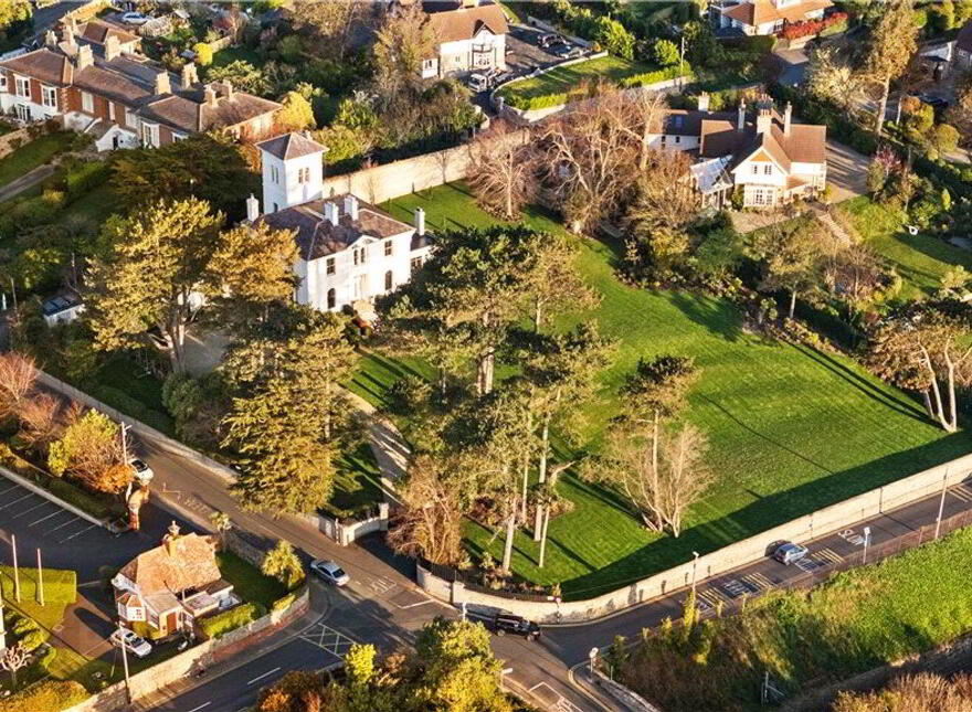 Mentone, Marino Avenue East, Killiney, A96FW42