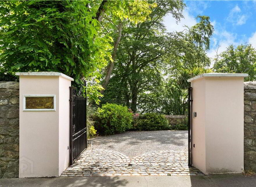 Mount Mapas House, Victoria Road, Killiney, A96X258