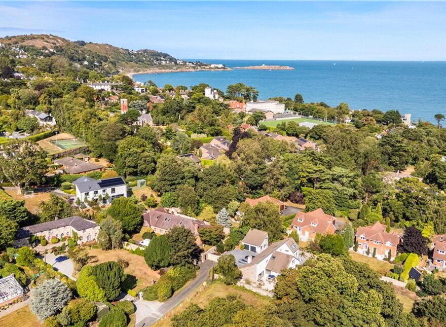 Avondale, Seafield Road, Killiney, A96K236