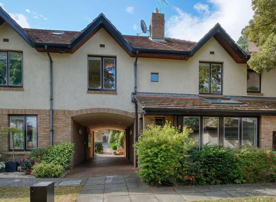 2 Ballygihen, Sandycove Road, Sandycove, A96WR82