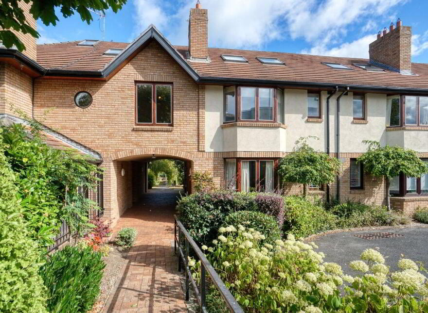 2 Ballygihen, Sandycove Road, Sandycove, A96WR82